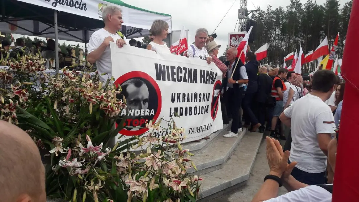 Odsłonięcie Pomnika "Rzeź Wołyńska" w Domostawie - galeria zdjęć 12