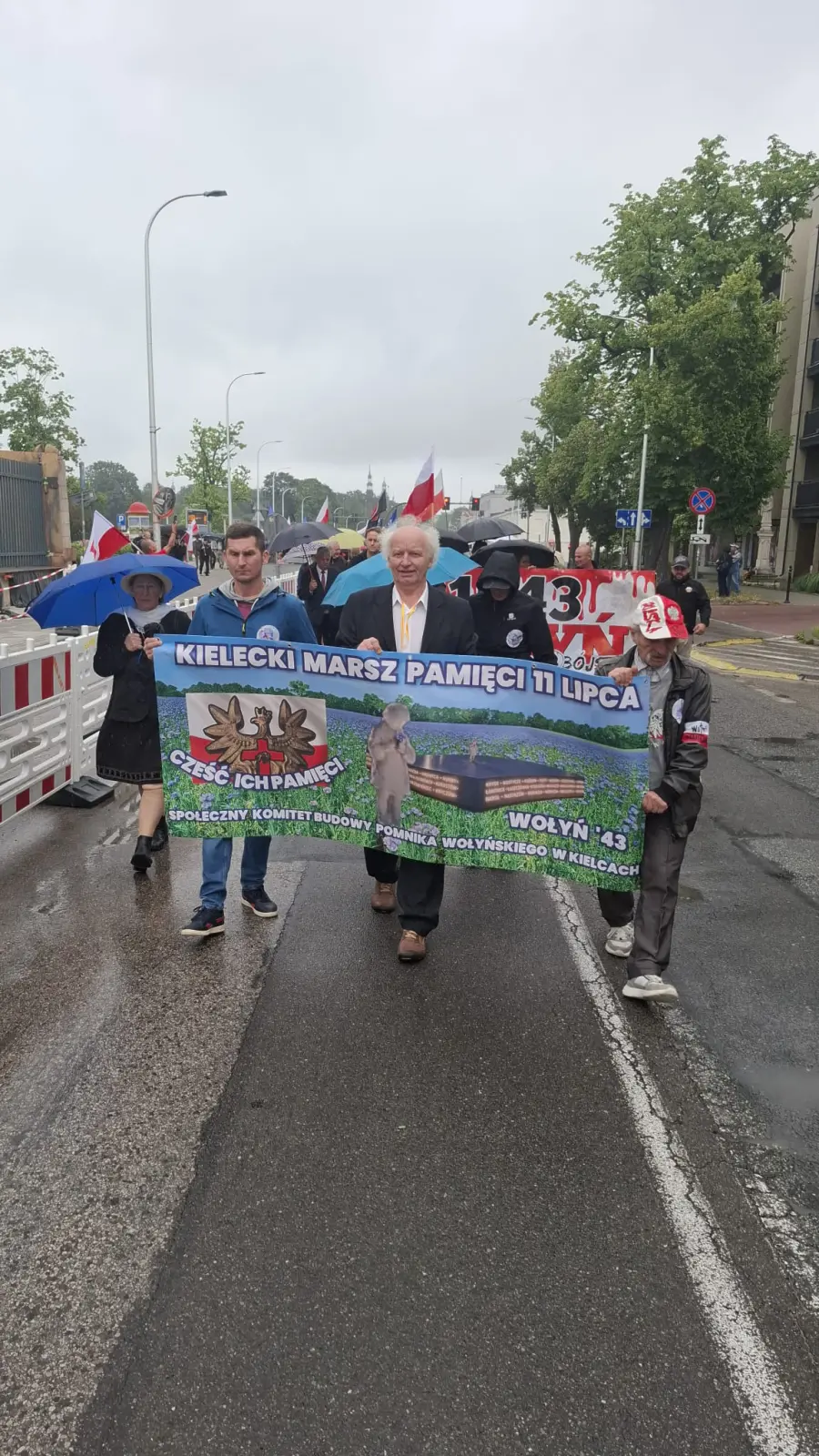 Kieleckie obchody Narodowego Dnia Pamięci Ofiar Ludobójstwa na Wołyniu i w Małopolsce Wschodniej - galeria zdjęć 16