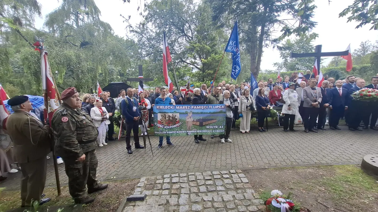 Kieleckie obchody Narodowego Dnia Pamięci Ofiar Ludobójstwa na Wołyniu i w Małopolsce Wschodniej - galeria zdjęć 21