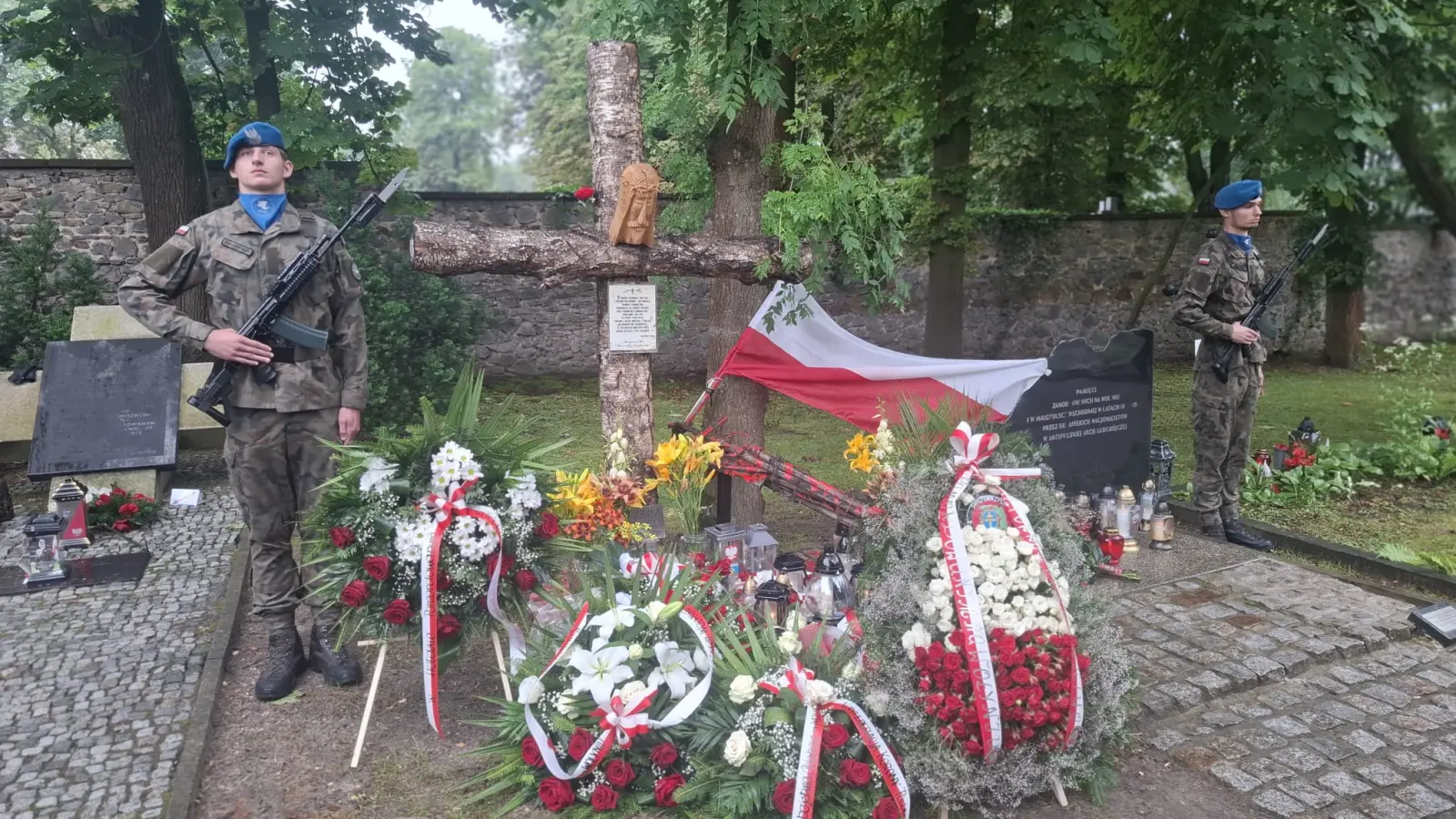 Kieleckie obchody Narodowego Dnia Pamięci Ofiar Ludobójstwa na Wołyniu i w Małopolsce Wschodniej - galeria zdjęć 31