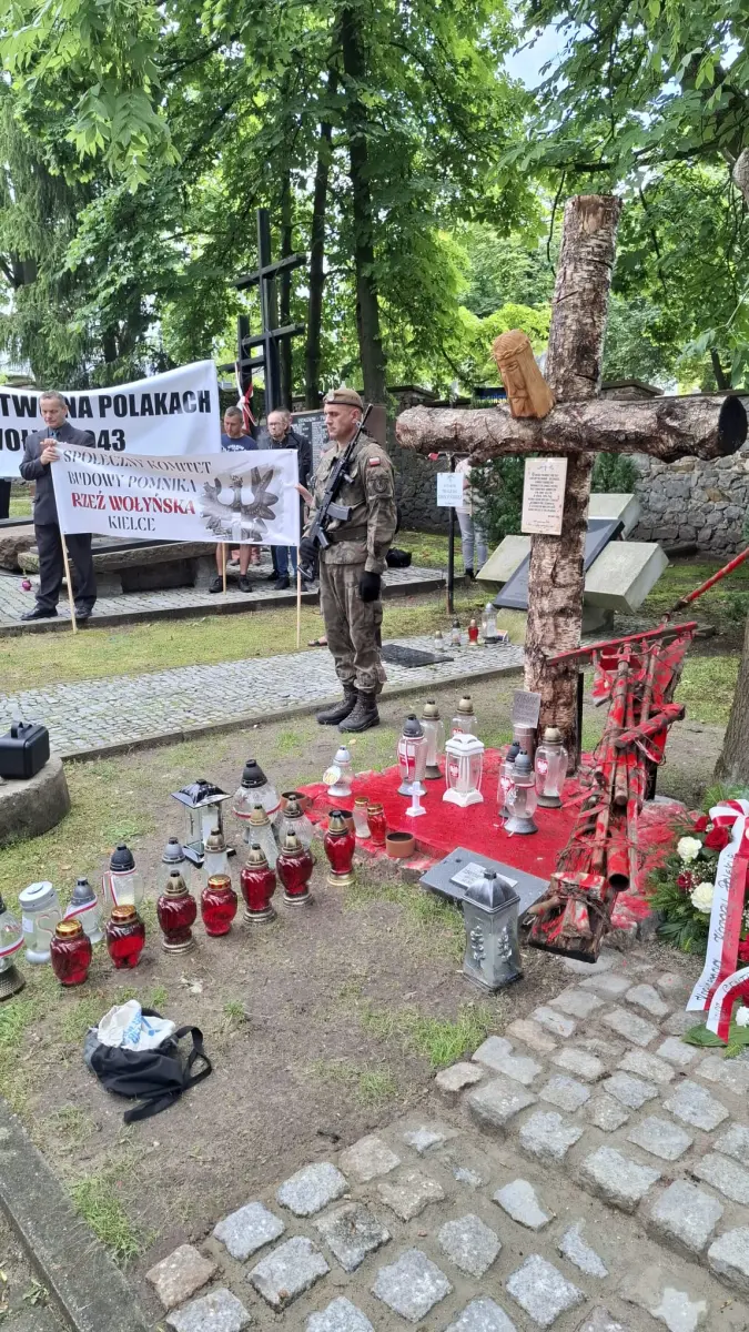 Kieleckie obchody 82. rocznicy ludobójstwa na Wołyniu - galeria zdjęć 11