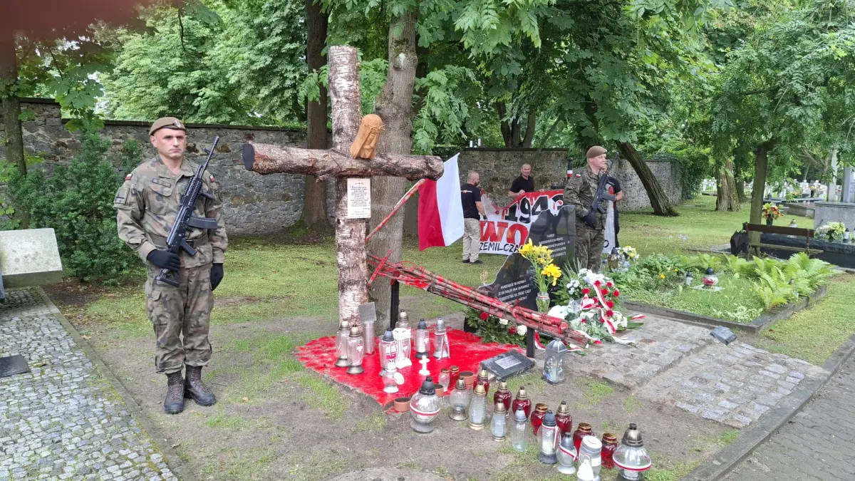 Kieleckie obchody 82. rocznicy ludobójstwa na Wołyniu - galeria zdjęć 23